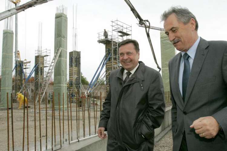 Energoplan pod vodstvom Zlatka Srake (desno) je bil eden od zasebnih partnerjev pri gradnji kompleksa Stožice.