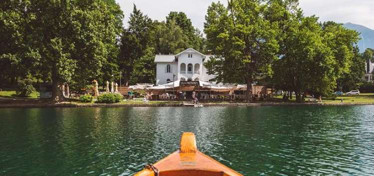 Kot zadnjo je Bajrović prodal Vilo Prešeren, butični hotel na elitni lokaciji ob blejskem jezeru.