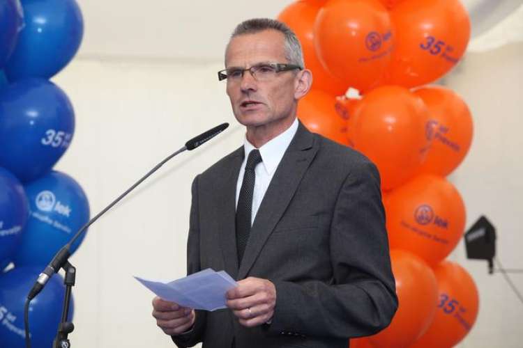Župan Prevalj Matija Tasič je zaskrbljen zaradi zaustavitve gradnje nove Lekove tovarne.