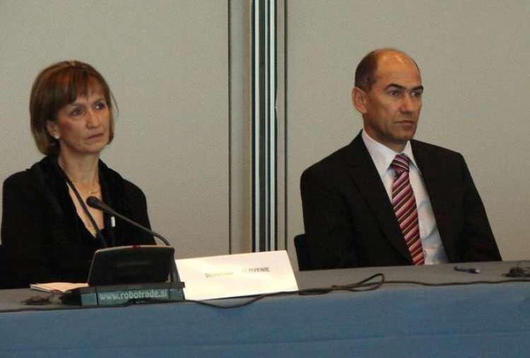 Barbara Brezigar na konferenci leta 2007 z Janezom Janšo.