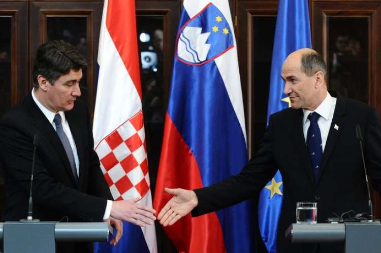 Leta 2013 sta tedanji slovenski predsednik vlade Janez Janša in hrvaški premier Zoran Milanović podpisala sporazum.