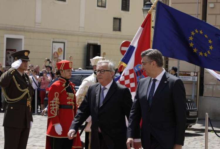 Nekdanji predsednik Evropske komisije Jean-Claude Juncker in hrvaški premier Andrej Plenković.