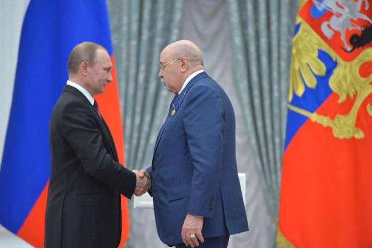 Nekoč je imel glavno besedo v imperiju Boris Zubicki (desno), član stranke Vladimirja Putina (levo).