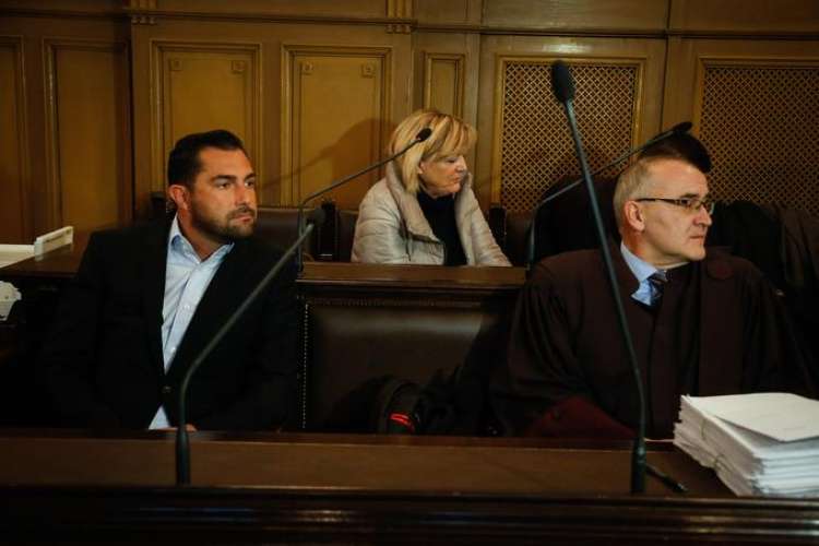 Konec leta 2015 se je proti Romanu Horvatu (levo), Mateju Košiču in Hildi Tovšak (v sredini) začelo sojenje zaradi obnove hiše Simone Dimic v ljubljanskih Murglah. Šele v začetku letošnjega...