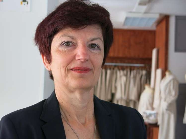 Dolgoletna prva dama Svilanita Mojca Šubic se je za izstop iz lastništva Svilanita odločila po tistem, ko je naznanila, da Svilanit zapušča Kamnik, odpušča zaposlene in proizvodnjo seli v Turčijo.