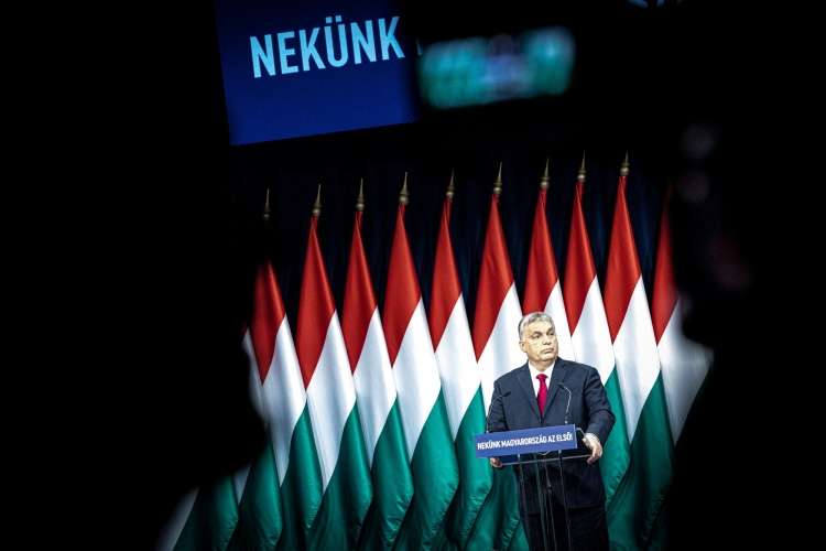 Slika Madžarske Viktorja Orbana: podrejanje institucij in medijev, prepiranje z Brusljem glede vladavine prava in prelivanje milijonov evrov državnega denarja v žepe prijateljev predsednika vlade.