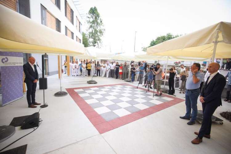 Ljubljanski župan se je junija letos udeležil slavnostnega odprtja dveh novih oddelkov v URI Soča. 