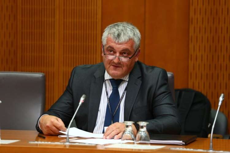 Anton Travner je odstopil s položaja generalnega direktorja policije.