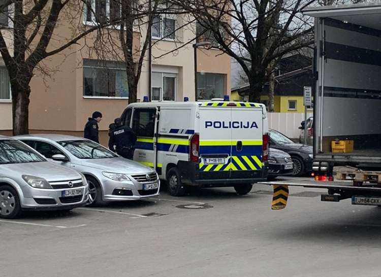 trgovina špar, zalog, napad na varnostnika