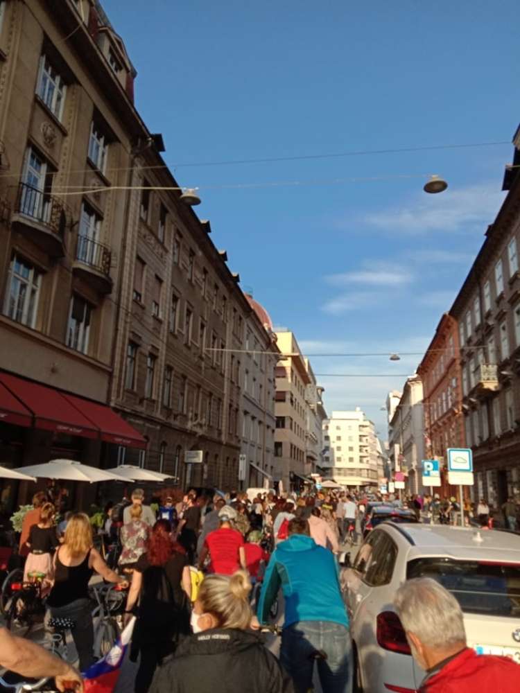 Četrti petkov protivladni protest na kolesih