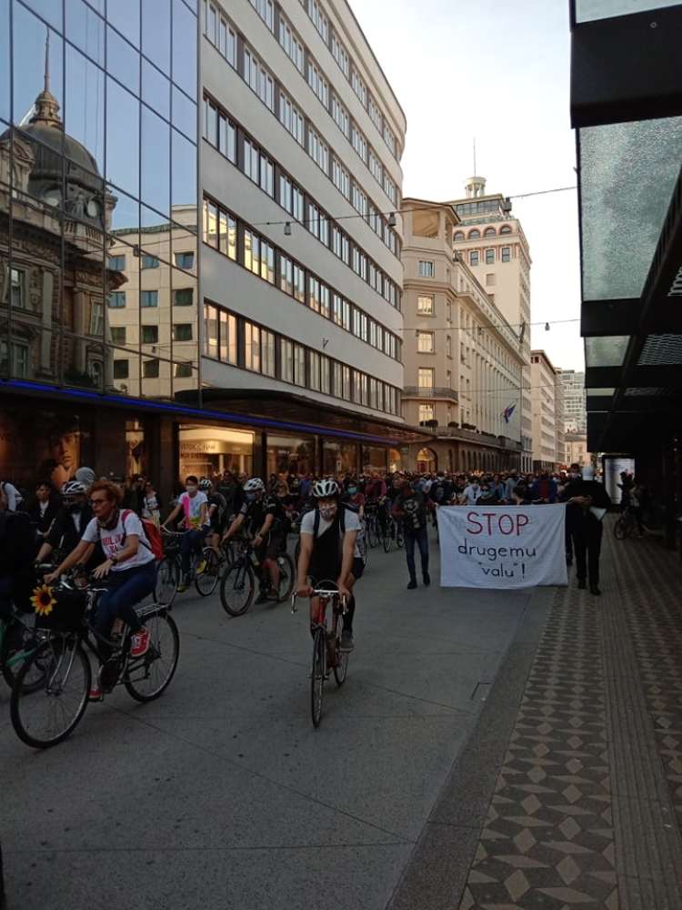 Četrti petkov protivladni protest na kolesih