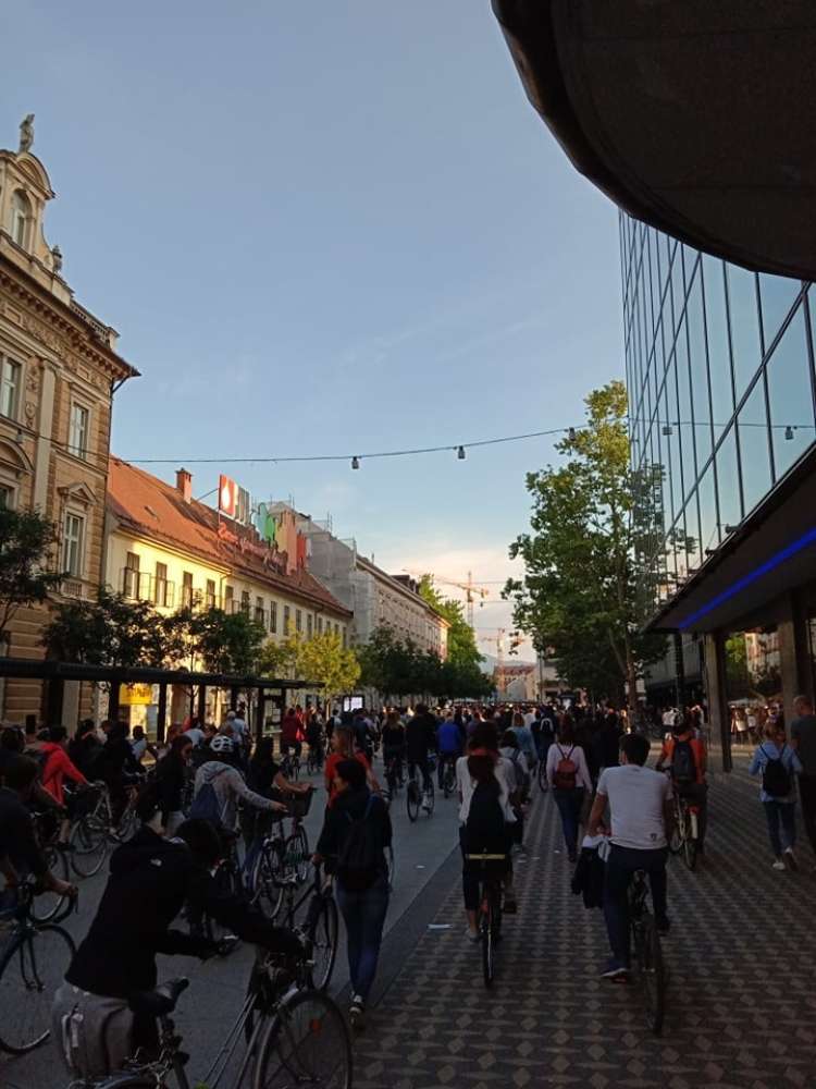 Četrti petkov protivladni protest na kolesih