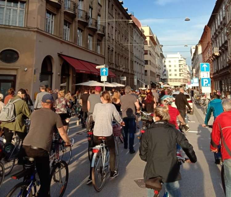 Četrti petkov protivladni protest na kolesih