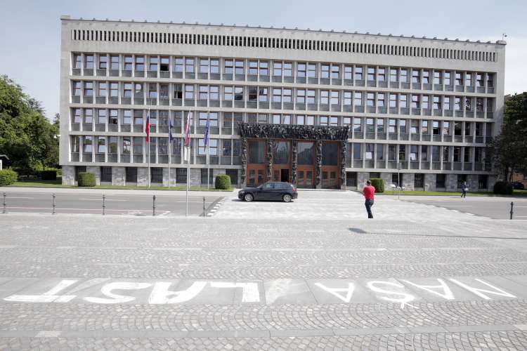 trg republike, dz, naša last