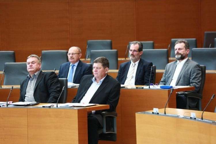 Tudi po izstopu DeSUS iz vlade so poslanci stranke v državnem zboru z delno izjemo Jurija Lepa serijsko podprli vse predloge Janševe koalicije.