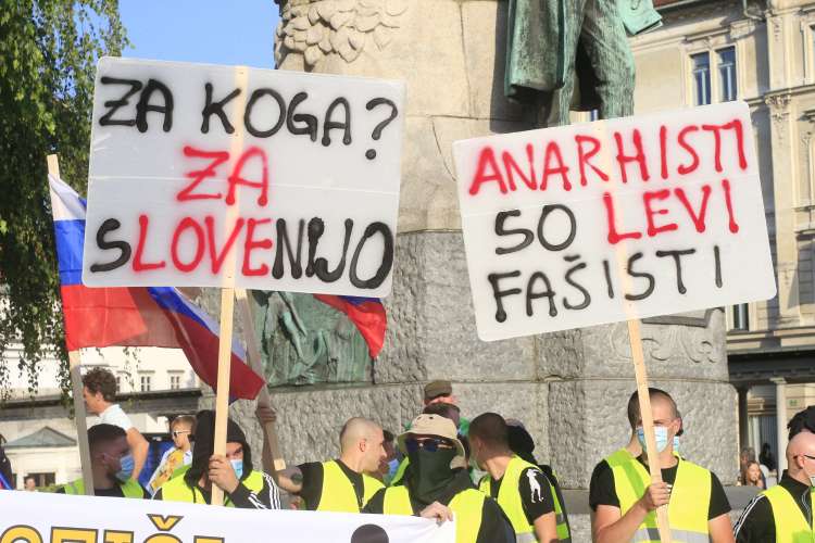 Prejšnja vlada je imela med podporniki tudi slovenske "rumene jopiče", za katere pa se je izkazalo, da so med njimi številni neonacisti.
