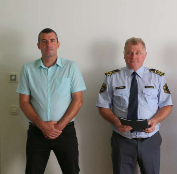 Po naših informacijah so se pritiski na šefa NPU Uroša Lepošo (levo) v zadnjih tednih še stopnjevali. Na desni v.d. generalnega direktorja policije Andrej Jurič.