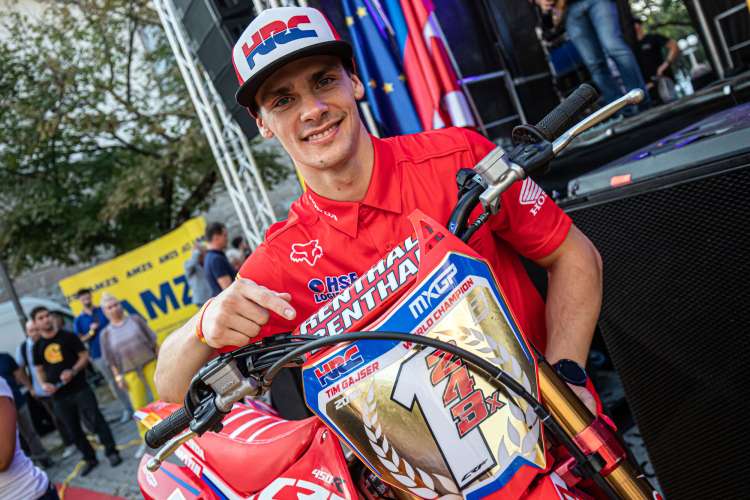 Tim Gajser je 2016  na prireditvi slovenski športnik leta, prejel naziv »obetavna športna osebnost«.