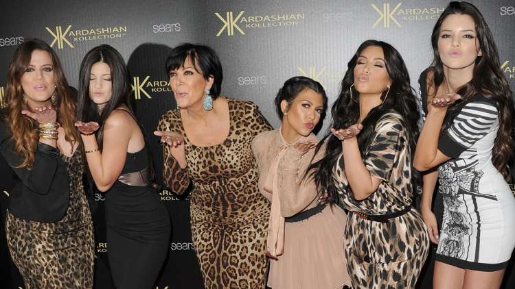 Kardashianke ob promociji svoje leopadje kolekcije 2011.jpg