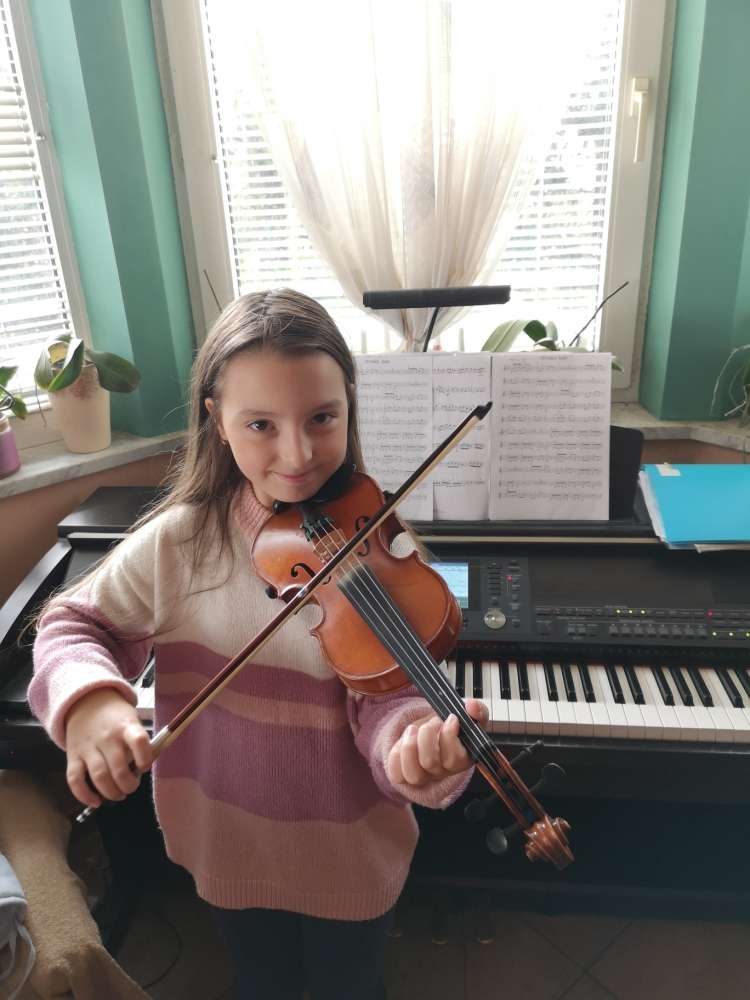 Eva Sotošek se je zaljubila v violino.