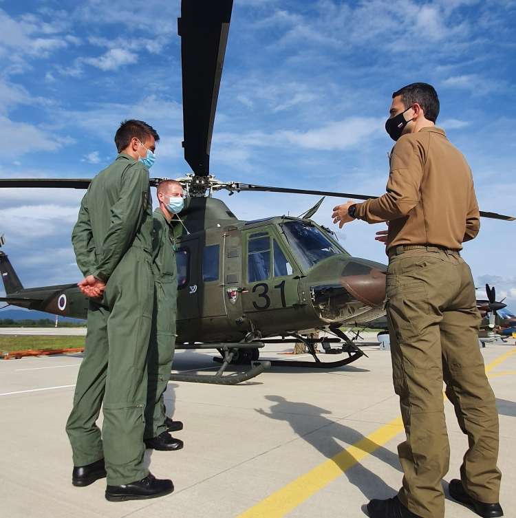 Ko je bil Matej Tonini še v opoziciji, je opozarjal, da je sistem helikopterske nujne medicinske pomoči drag, netransparenten in neučinkovit. Zdaj podpira ohranitev sedanjega sistema. Za prevoze bi še naprej uporabljali helikopterje Bell 412 Slovenske vojske.