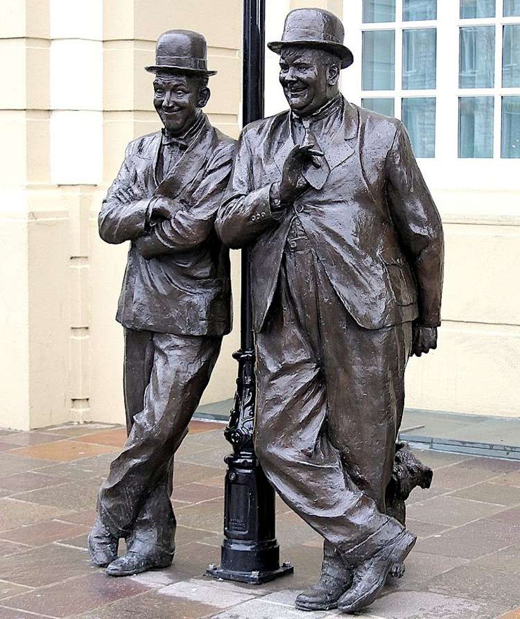 Stan in Olio kip v počastitev komikov