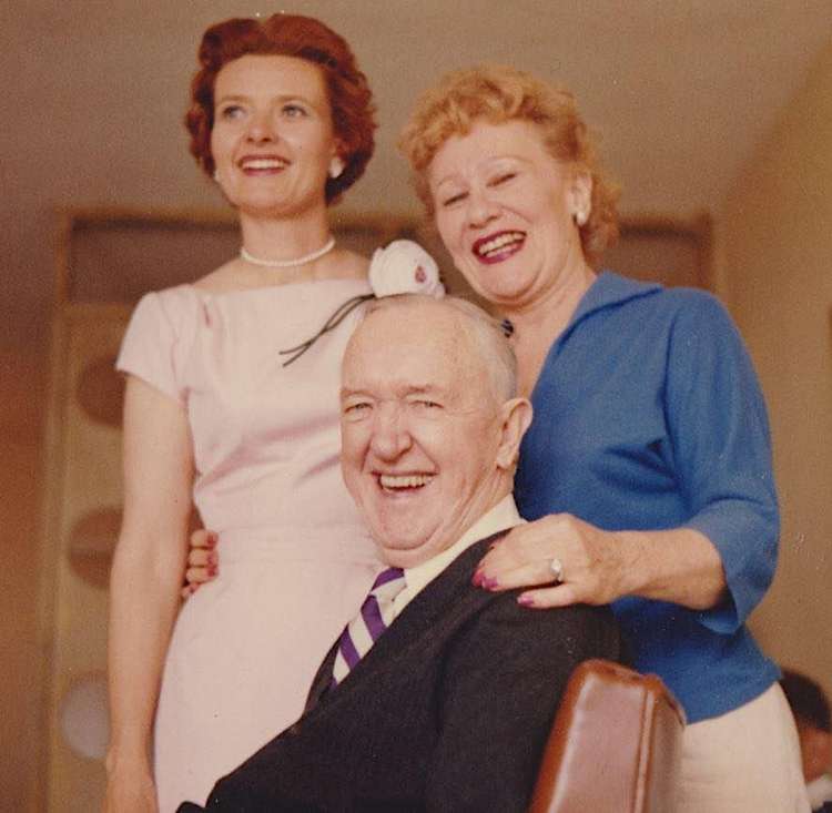 Stan Laurel s soprogo Ido Kitaevo in hčerko Lois