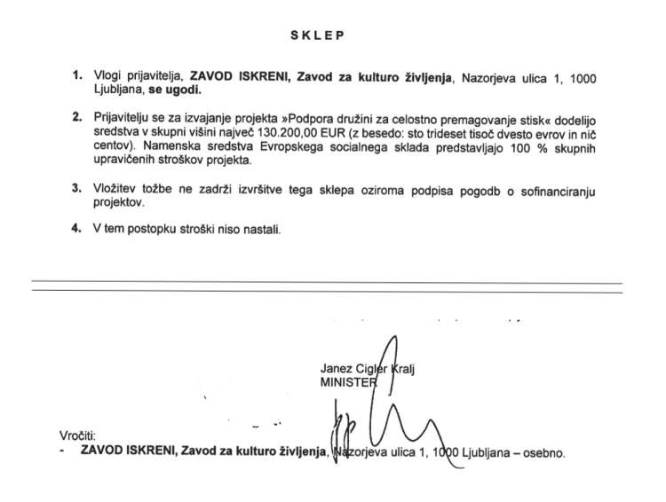 Minister Janez Cigler Kralj je v dokumentih naveden kot podpisnik sklepa o sofinanciranju projekta Zavoda Iskreni. Za podpis pa je pooblastil državnega sekretarja Cveta Uršiča.