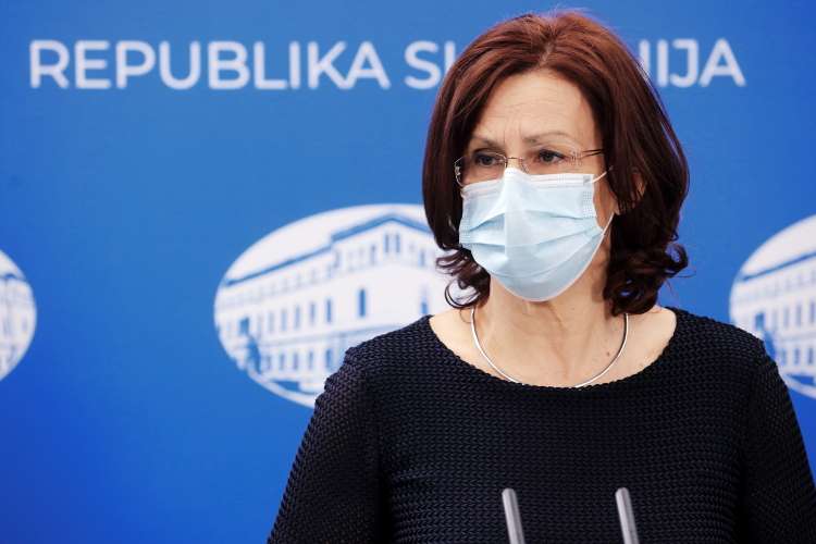 Tjaša Žohar Čretnik, direktorica NLZOH, je kriva tudi, da ni prepoznala pasti, ki ji jo je nastavilo ministrstvo za zdravje.