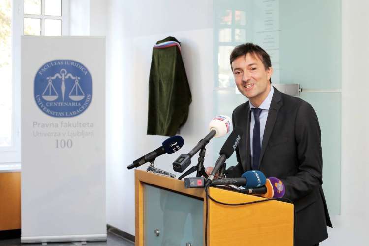 Vlada bo danes razrešila državnega sekretarja Jureta Gašpariča.