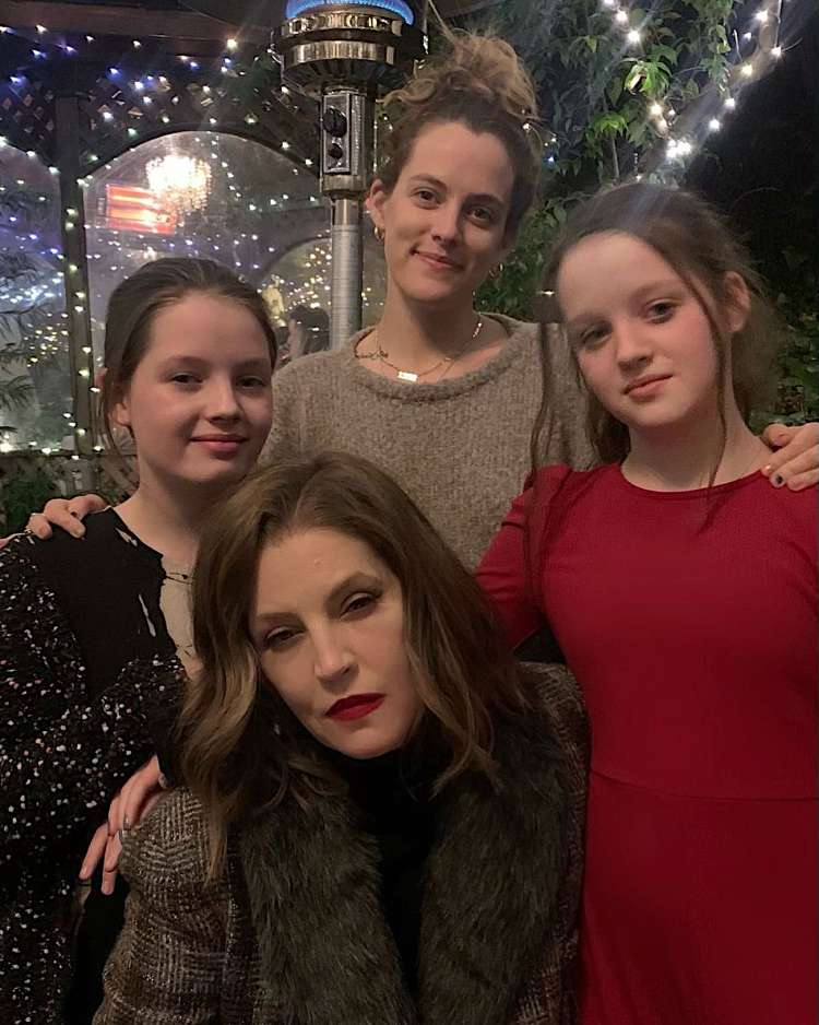 Lisa Marie Presley s svojimi deklicami ...