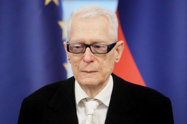 Lovro Šturm je nekdanji minister za pravosodje v prvi vladi Janeza Janše. Leta 2014 je bil med pobudniki gibanja za njegovo izpustitev iz zapora na Dobu.