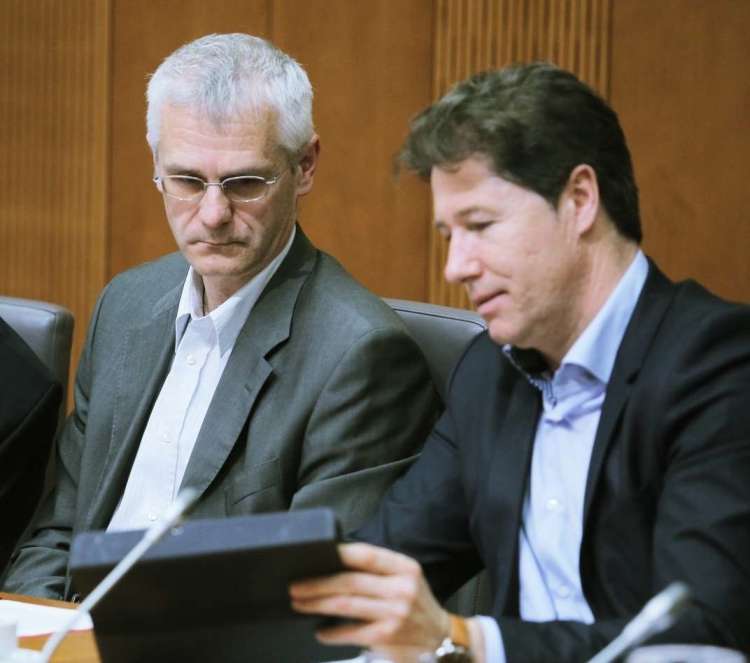 Mitja Štular (levo) je dolgoletni kader SDS. Na fotografiji ob poslancu SDS Francu Brezniku.