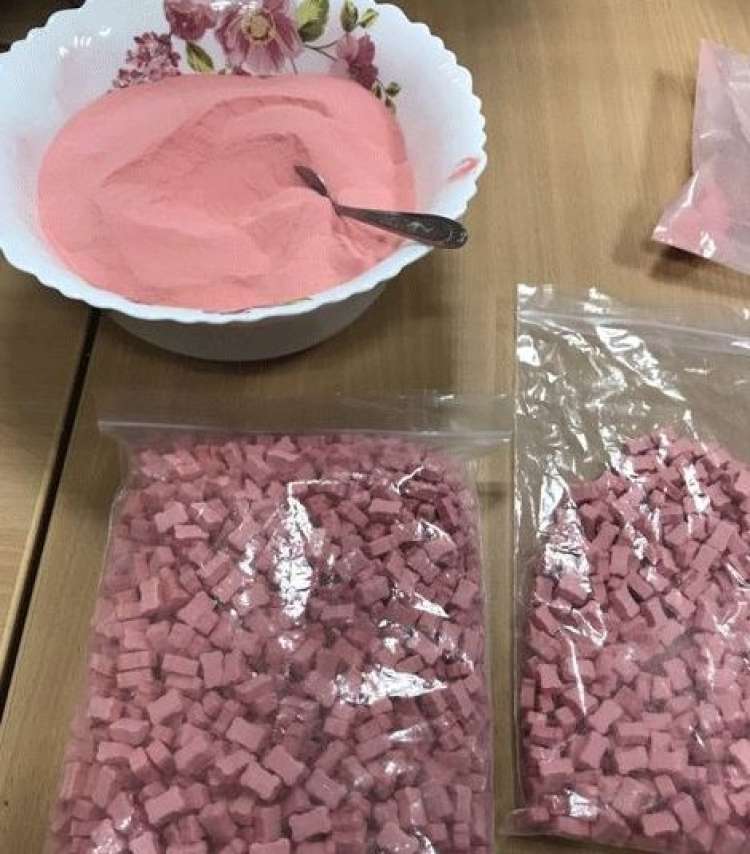 zasežena droga, pariz, haribo