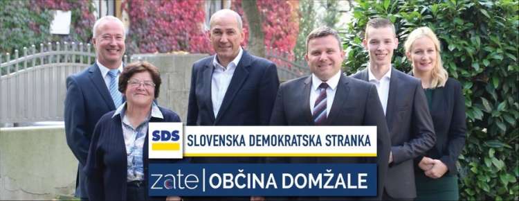 Tomaž Deželak (levo), predsednik lokalnega odbora SDS iz Domžal, je direktor uprave za nadzor na Fursu.