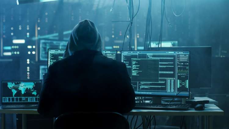 heker, kibernetski-napad, varnost-na-spletu, spletni-napad, internet, varnostna-kopija