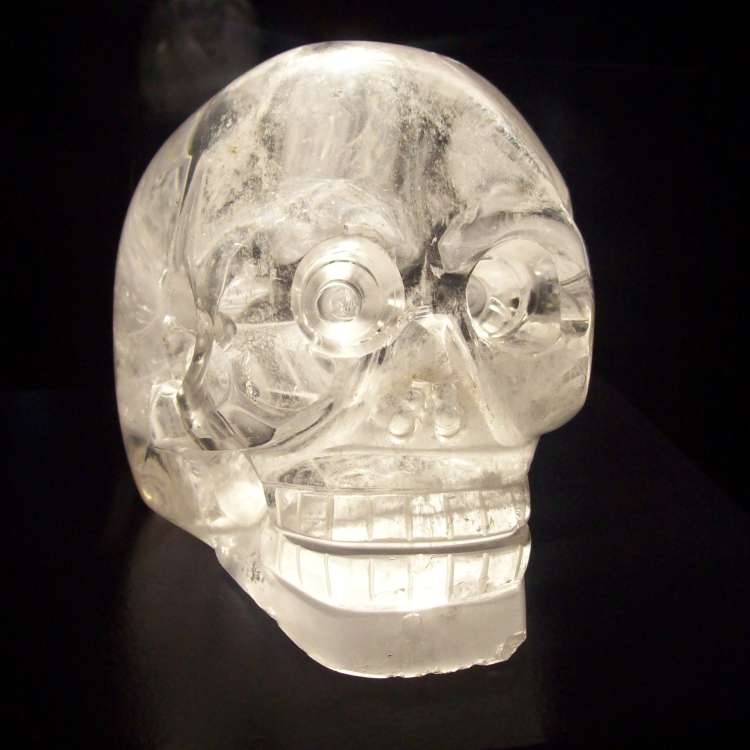 Crystal_skull_in_Musée_du_quai_Branly,_Paris.jpg