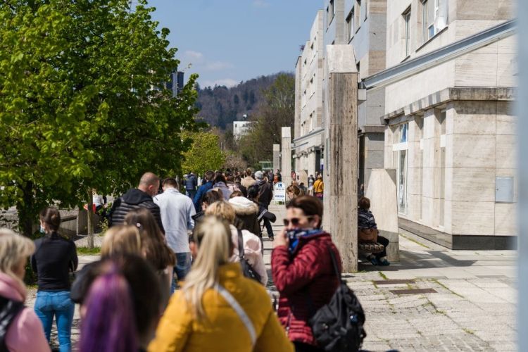 hitri-test, ljubljana, testiranje, kolona