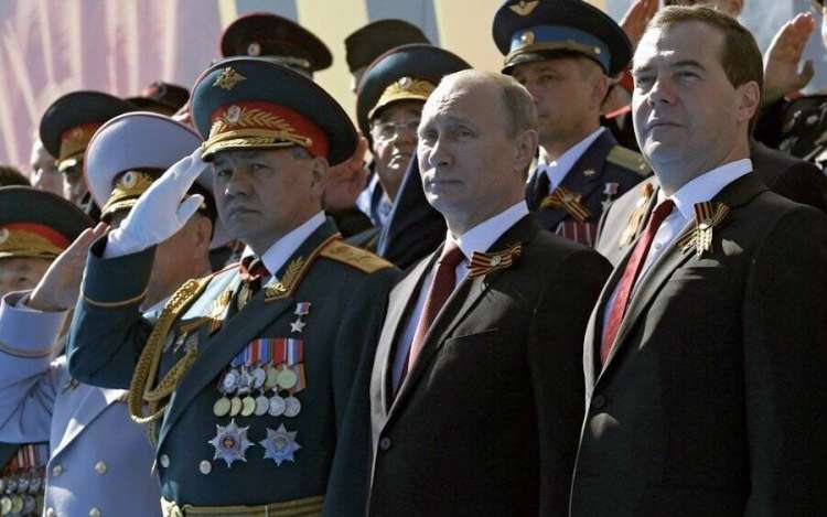 Sergej Šojgu in Vladimir Putin 2014 Wikimedia Commons.jpeg