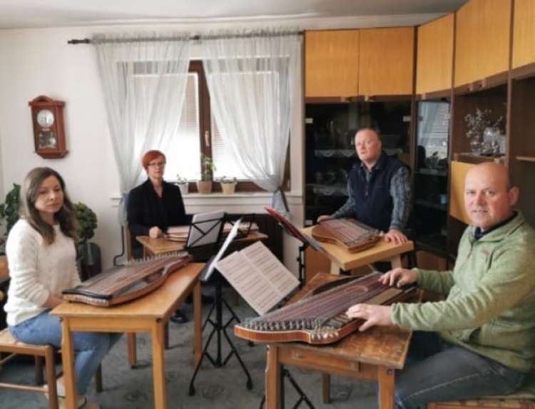 slovenski citrarski kvartet