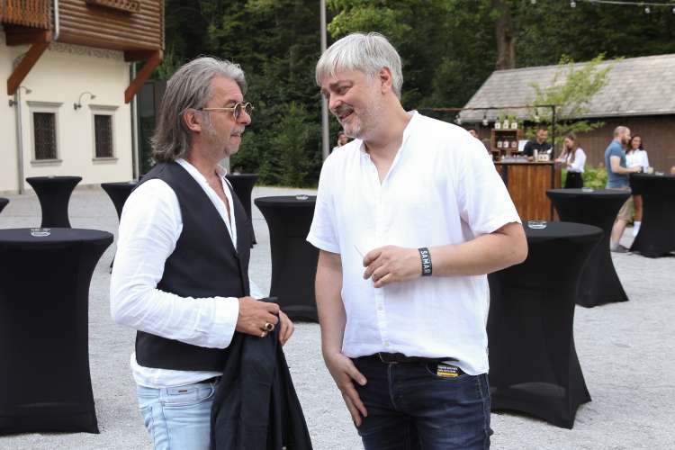 Magnifico - v središču Ljubljane padali šamarji - novo sadno žganje Šamar sta v sodelovanju s podjetjem G3 Spirits razvila brata Darko in Marko Miladinović.