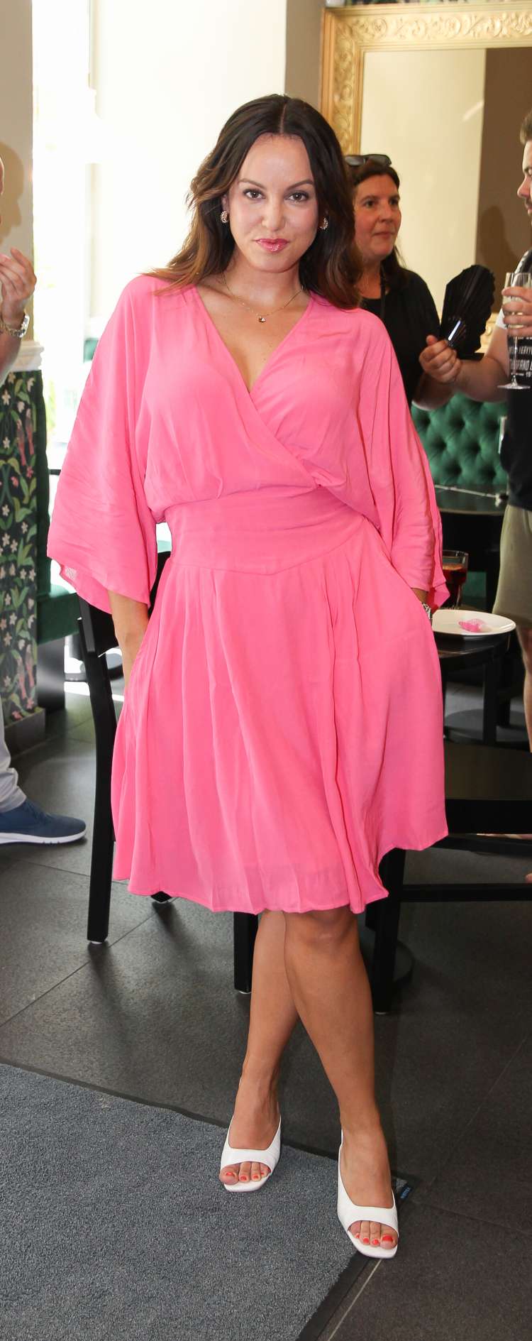 Spletna vplivnica Lea Filipovič oziroma Lepa Afna. Znani obrazi čestitali najbolj sladki zvezdi v Ljubljani.