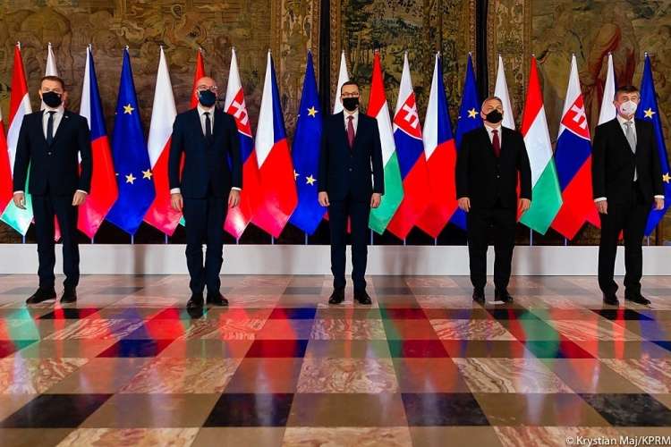 Prihodnji petek se bo Janša na povabilo madžarskega premierja Viktorja Orbana udeležil srečanja predsednikov vlad držav Višegrajske skupine: Češke, Poljske, Slovaške in Madžarske.