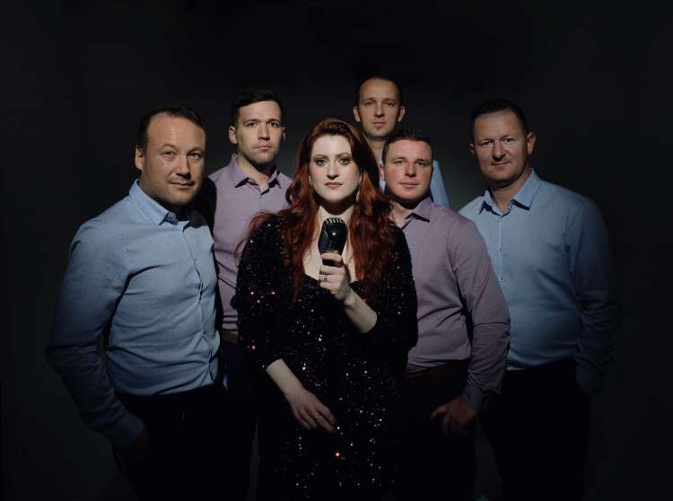 EUROKVINTET: Tanja Pasarič (pevka), Gregor Verbovšek (klarinet), Miha Salobir (trobenta), Mitja Pfeifer (bariton, kontrabas), Vilko Frece (kitara), Damjan Pasarič (harmonika, vokal).