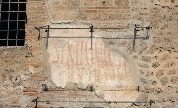 Mnogi zidovi v Pompejih so popisani z grafti allthatisinteresting com.jpg