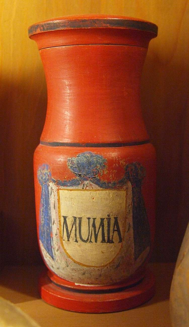 Posoda za mumijo iz 18. stoletja Wikipedia.jpg