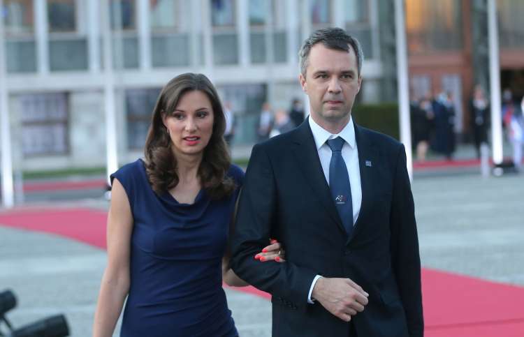 Življenjska sopotnica nekdanjega pravosodnega ministra je dobila službo na državni Pošti Slovenije, ki jo vodi njun dober prijatelj.