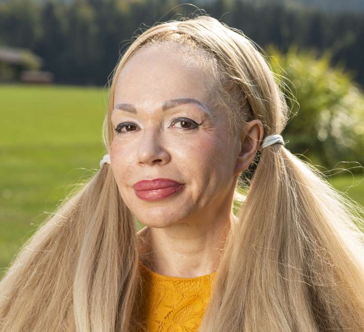 Sonja Plešnar se je zaradi sodelovanja v šovu Ljubezen po domače znašla v središču pozornosti. Gledalci so se hipoma obregnili ob njen videz, številni so denimo na spletu strastno izražali svoje mnenje in glasno pojasnjevali, kakšna se jim zdi.