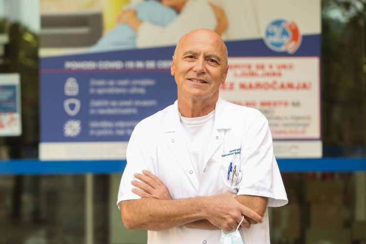 Dr. Marko Noč, priznani kirurg, je stoodstotno zaposlen v UKC Ljubljana, osem ur na teden pa dela v MC Medicorju.