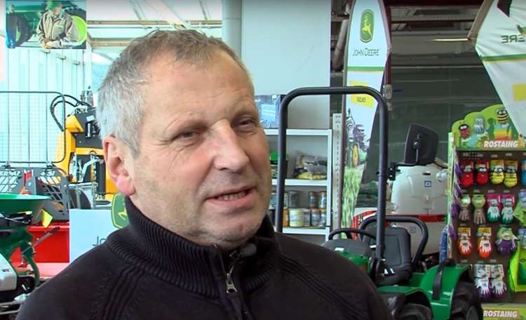 Marjan Klobasa je v zadnjem letu in pol prodal traktorje tudi več občinam, v katerih so župani člani SDS.